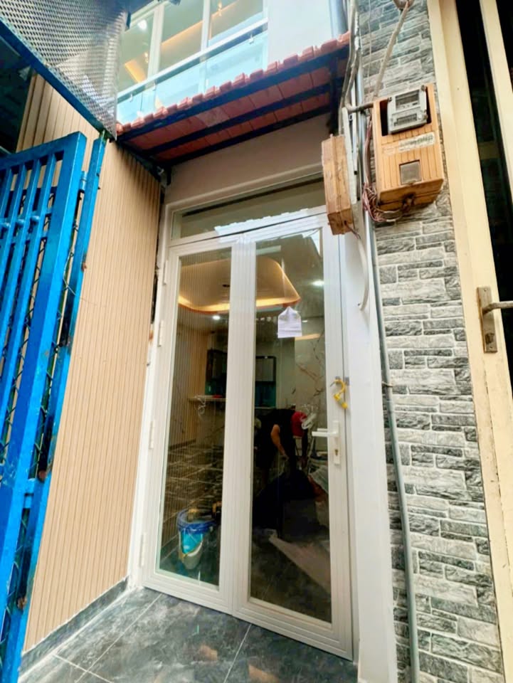 Nhà đẹp 2 tầng khu dân cư hiện hữu quận 4 giá 3.39 tỷ - Sẵn sàng vào ở!