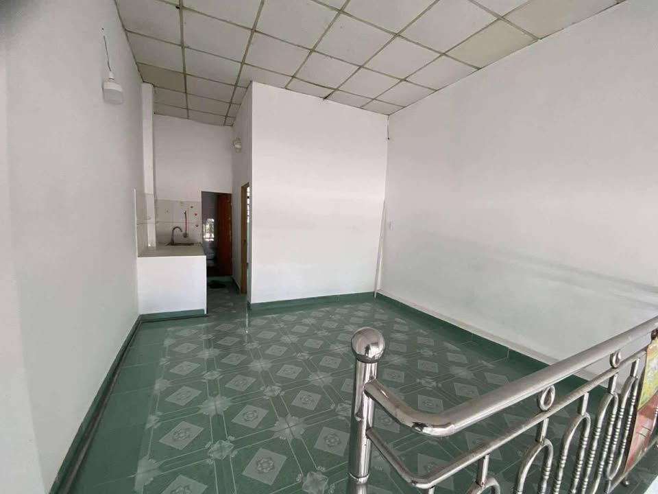 Nhà cho thuê mặt tiền đường Bùi Thị Xuân Dĩ An 60m² giá 4 triệu - Thích hợp buôn bán!
