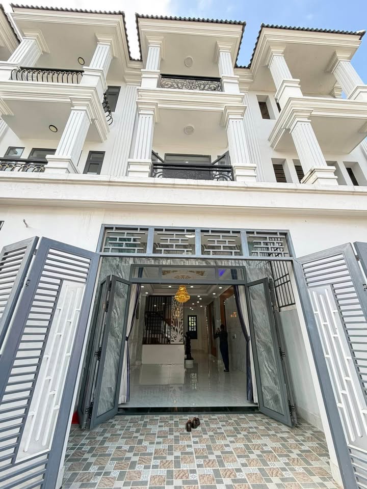 Nhà 1 trệt 2 lầu Tân Bình, Dĩ An 65m² giá 3.99 tỷ - View công viên thoáng mát!