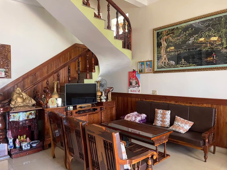 Nhà 2 mặt tiền hẻm Hồ Tùng Mậu 100m² giá 4.85 tỷ - Sẵn sàng vào ở!