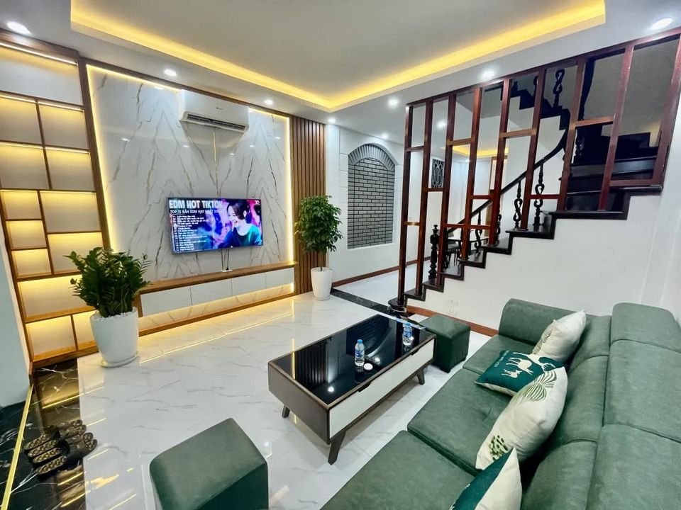 Nhà 30m² Dương Nội Hà Đông giá 5 tỷ - Sổ đỏ chính chủ, tiện ích đầy đủ!