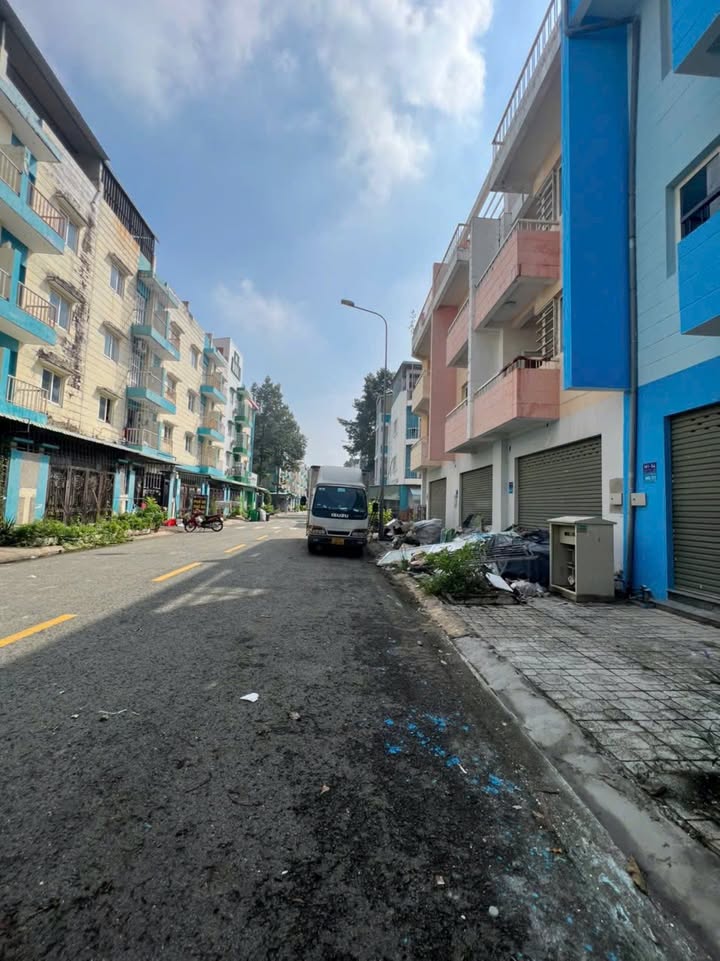 Shophouse Uni-Town Thủ Dầu Một 105m² giá 5.5 tỷ - Kinh doanh sầm uất ngay cổng KCN!