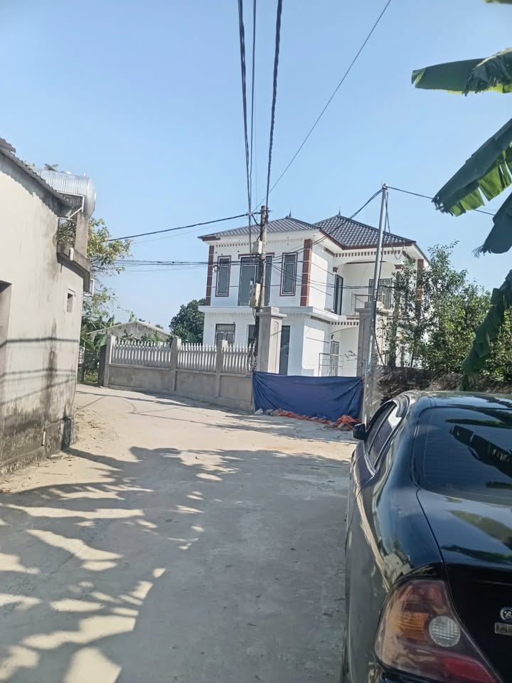 Đất nền 200m² mặt tiền 8m tại Đông Yên, Quốc Oai - Bán gấp, tặng nhà mới!