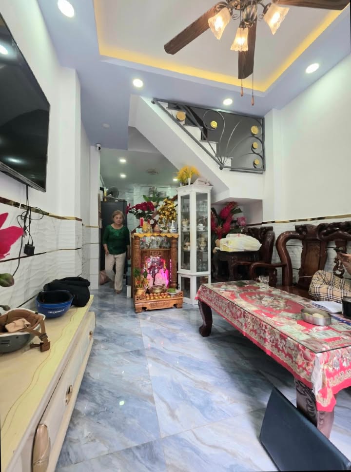 Nhà phố đường Chiến Lược, Bình Tân 25m² giá 4 tỷ - Gần AEON và trường học!