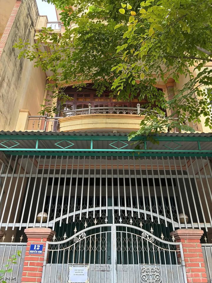 Nhà 3 Tầng Mặt Tiền Đường Nguyễn Vịnh, Quảng Ngãi - Giá Chỉ 4 Tỷ, Dọn Vào Ở Ngay!