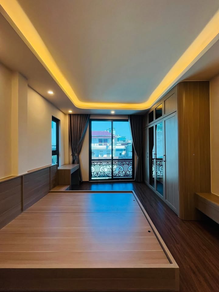 Nhà góc 5 tầng thang máy phố Bạch Mai 56m² giá 15.8 tỷ - Đầu tư sinh lời lý tưởng!