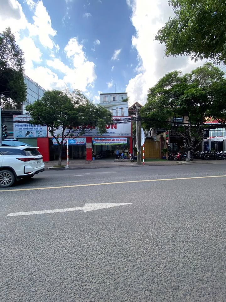 Nhà mặt tiền đường Phan Trung, Tam Hiệp, Biên Hòa 240m² giá 27 tỷ - Đang có dòng tiền ổn định!