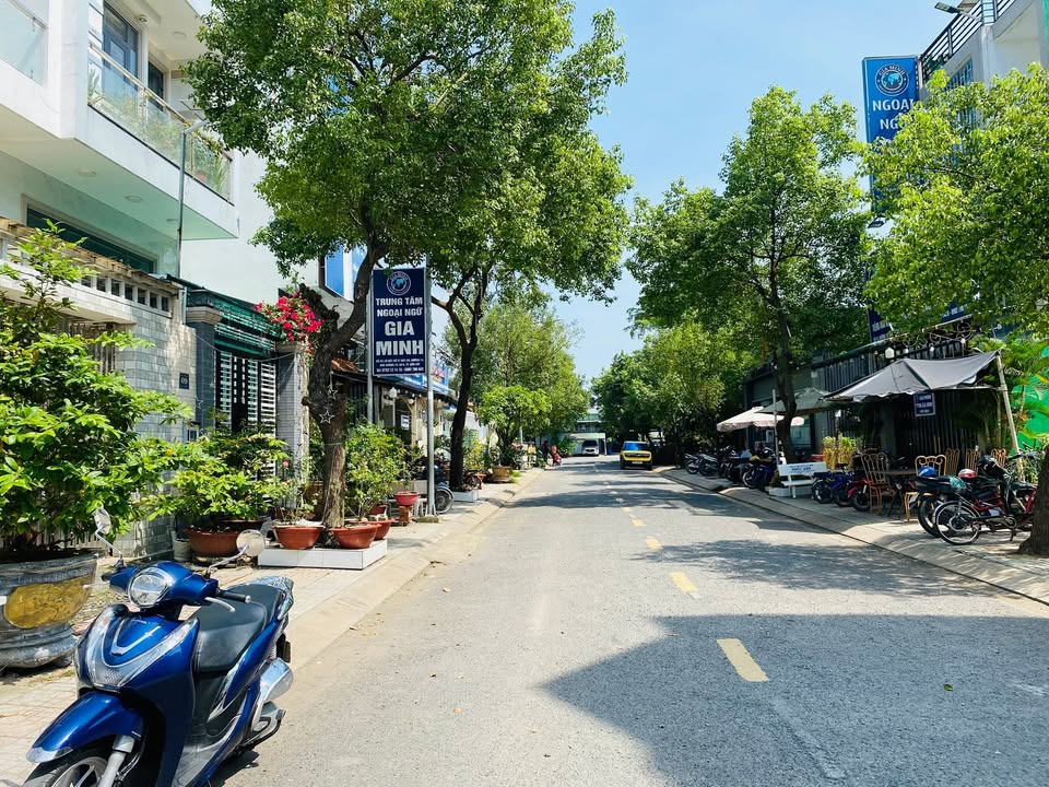 Đất nền KDC Đường 10, Bến Lức 100m² giá 3.8 tỷ - Chính chủ bán gấp!