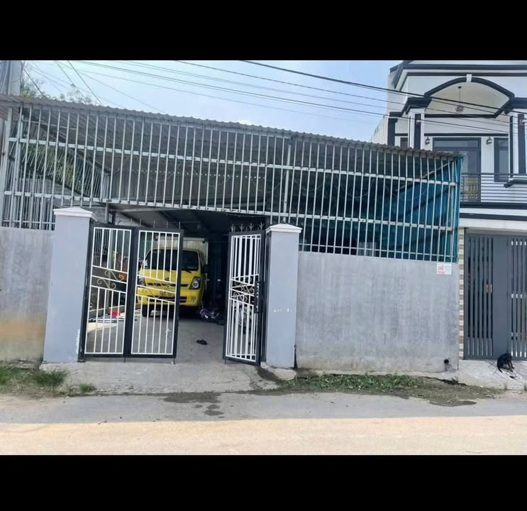 Nhà góc 2 mặt tiền Tân Phước Khánh 180m² giá 2.5 tỷ - Sẵn sàng ở ngay!