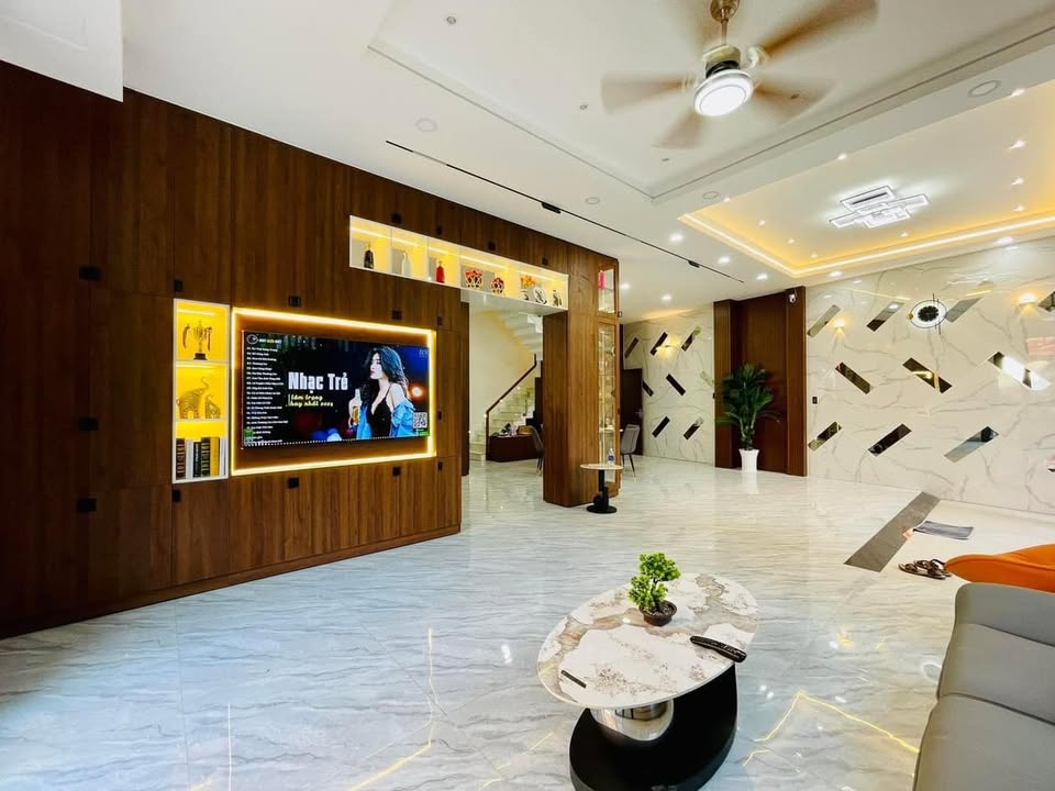 Nhà phố Linh Đông Thủ Đức 161.5m² giá 15 tỷ - Siêu phẩm góc 2 mặt tiền!