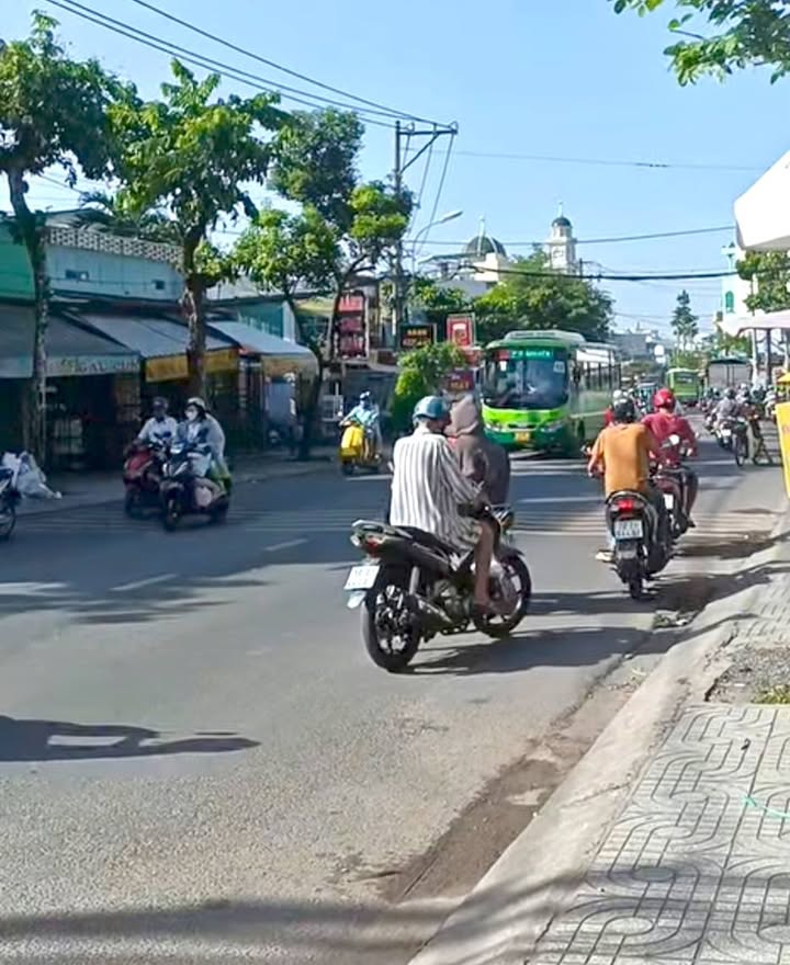 FrontHouse Bà Điểm Hóc Môn 170m² giá 19 tỷ - Sổ hồng riêng, cho thuê 15 triệu/tháng!