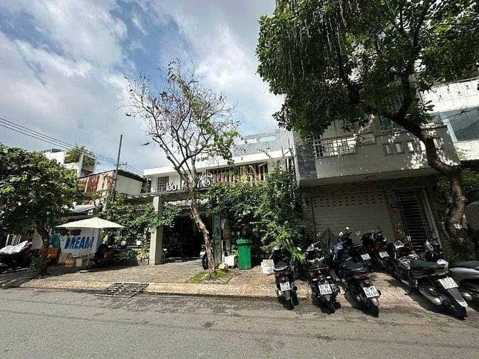 Nhà mặt tiền quận 7, Đường 42, 270m² giá 67 tỷ - Đầu tư sinh lời ổn định!