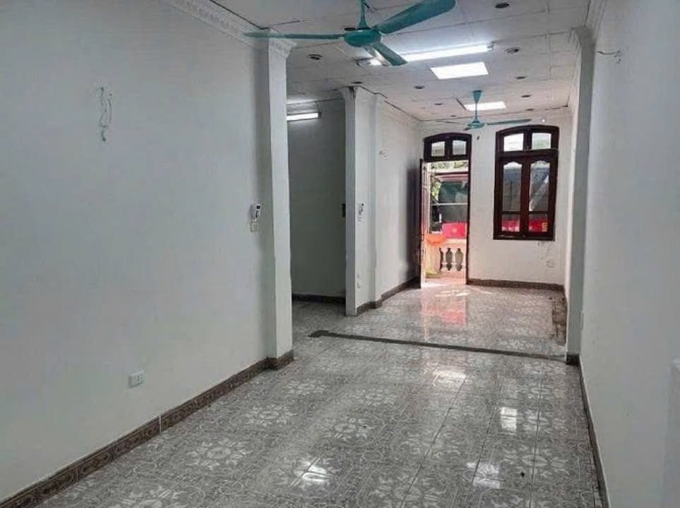 Nhà mặt phố Nguyễn Chí Thanh Đống Đa 45m² giá 20 triệu - Phù hợp làm văn phòng!
