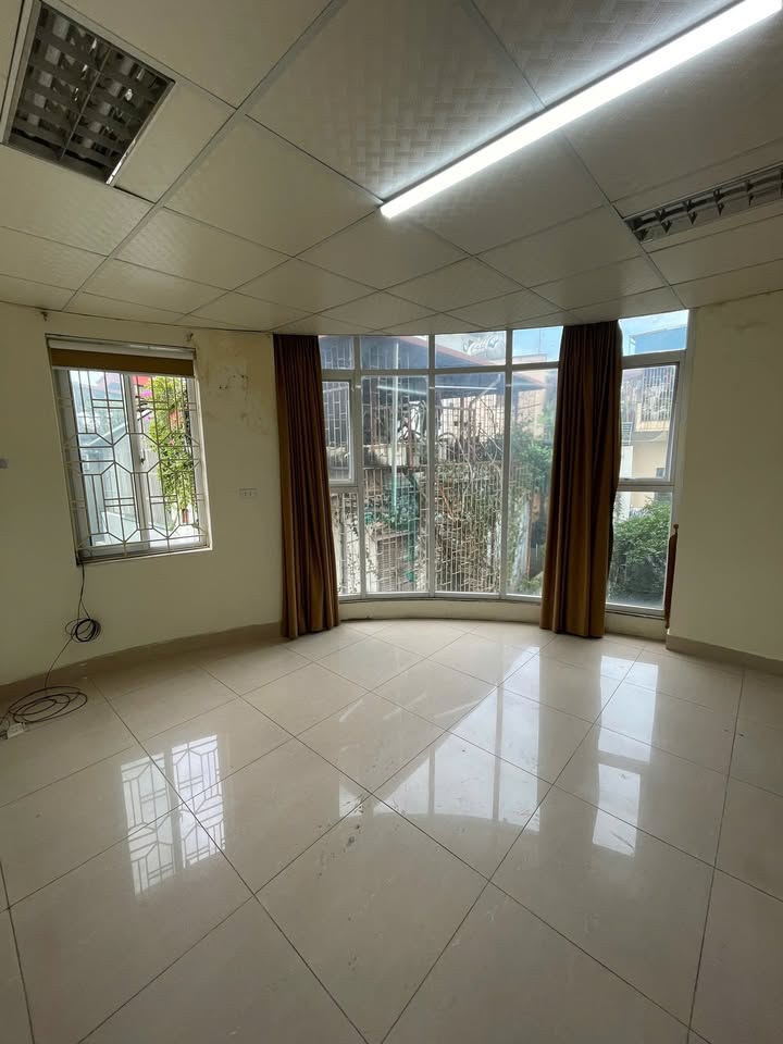 Văn phòng cho thuê Ngõ Xã Đàn 2, 60m² giá chỉ 6.5 triệu - Không gian lý tưởng cho khởi nghiệp!