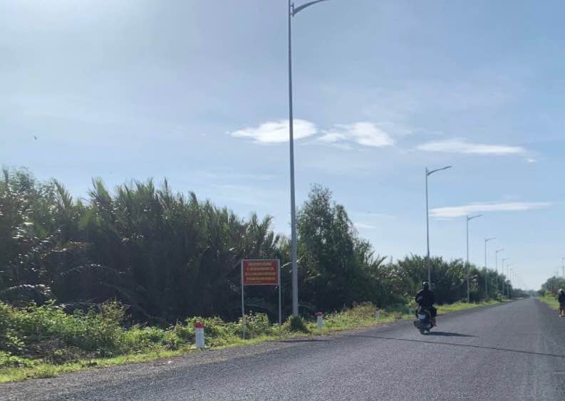 Đất 2 mặt tiền đê quốc phòng xã Sơn Kiên 17134m² giá 300 triệu - Cơ hội đầu tư hấp dẫn!