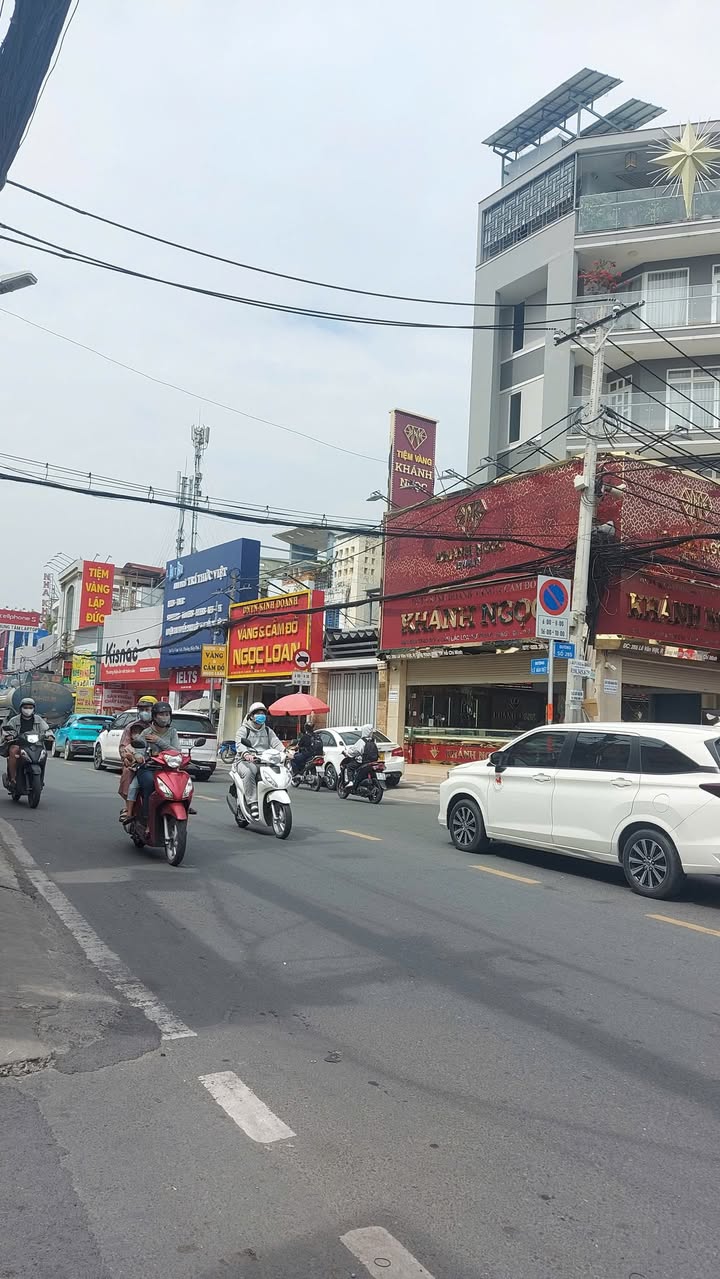 Nhà trệt 2 phòng ngủ mặt tiền đường 102, Quận 9, 98m² giá 8.9 tỷ - Gần Lê Văn Việt!