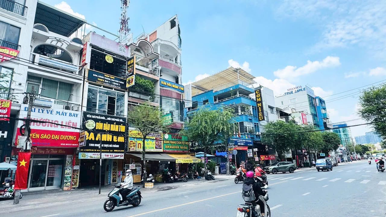 Nhà góc 2 mặt tiền Nguyễn Gia Trí, 80m² giá 33.9 tỷ - Cơ hội đầu tư sinh lời!