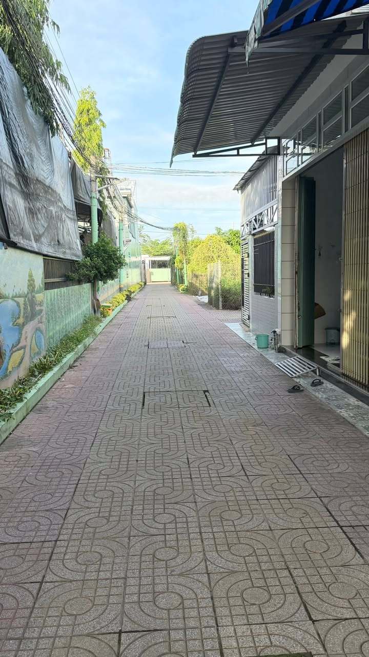 Nhà phố 3 phòng ngủ tại Cai Lậy 72m² giá 2.4 tỷ - Vị trí trung tâm, giao thông thuận lợi!