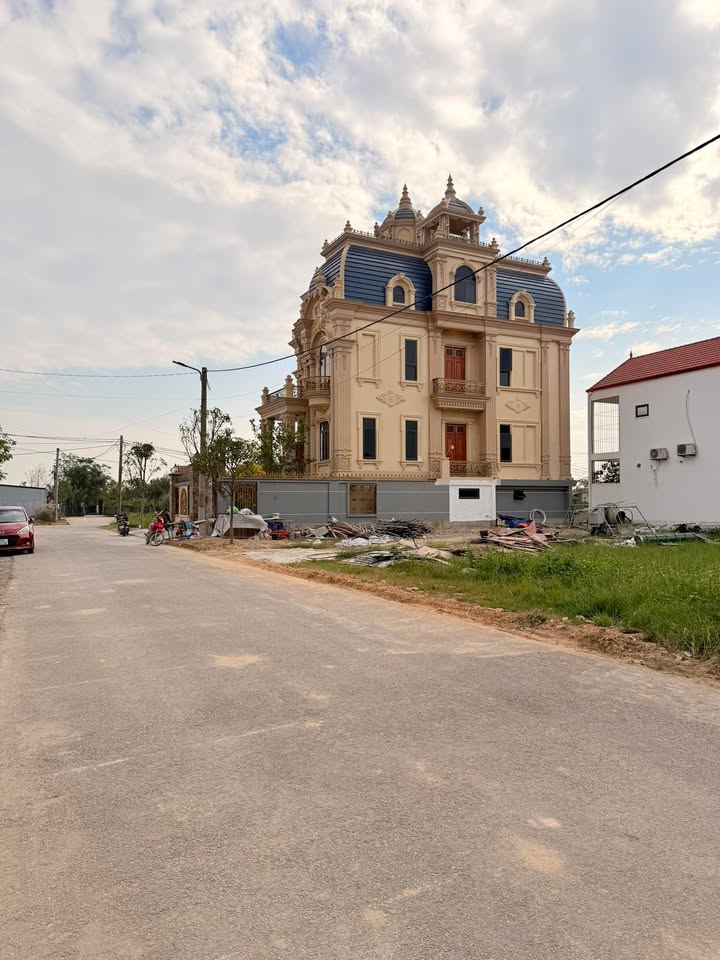 Đất nền Nghi Trung 180m² giá 3.5 tỷ - Sổ hồng chính chủ, mặt tiền 9m