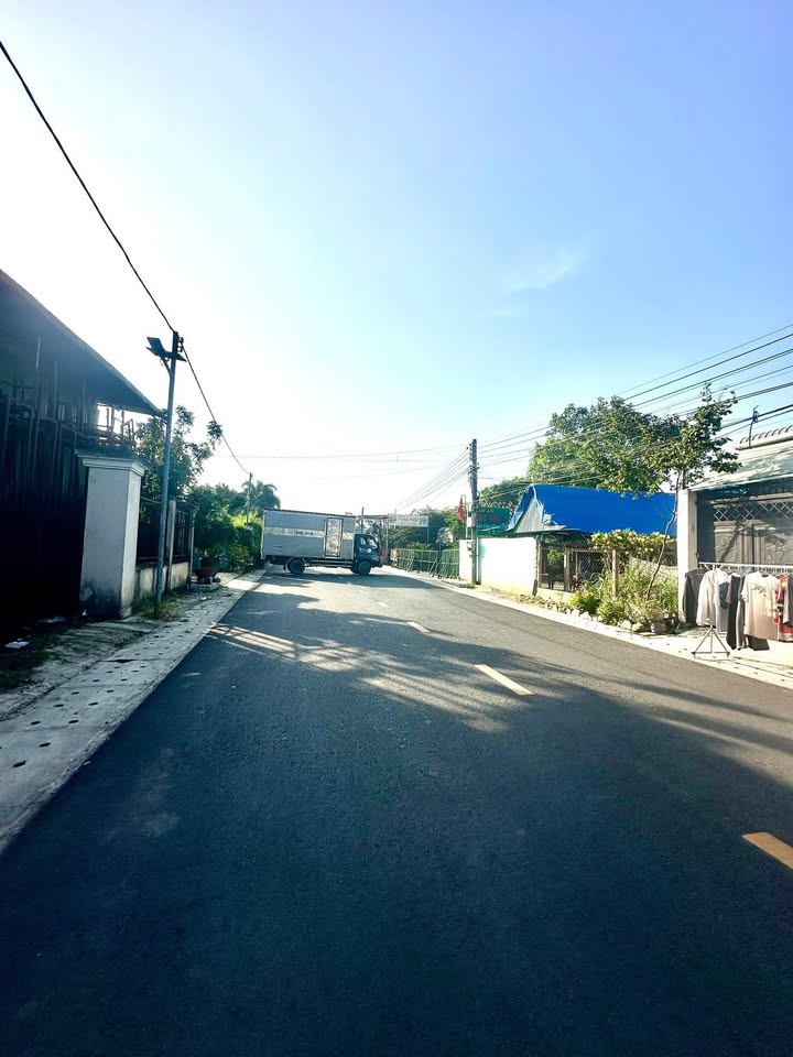 Đất thổ cư Tân Ân Dĩ An 300m² giá 3.95 tỷ - Vị trí kinh doanh tiềm năng!