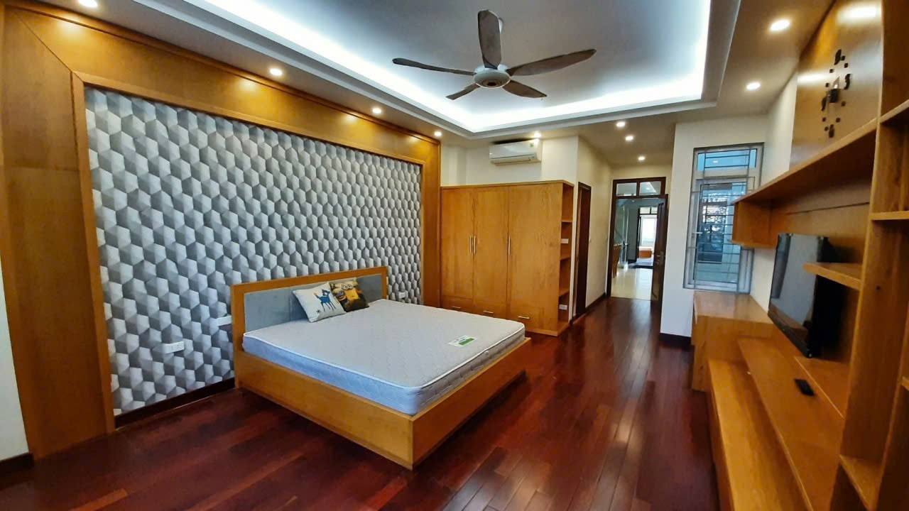 Bán nhà mặt phố Hoàng Hoa Thám 110m² giá 46.5 tỷ - Thiết kế mới, thang máy