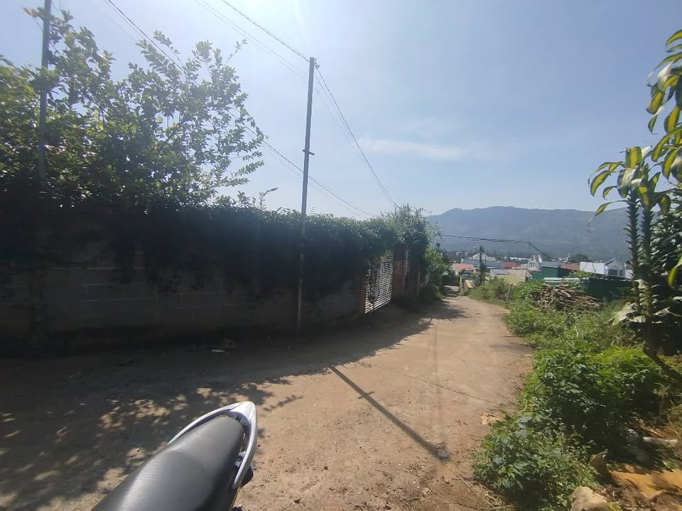 Bán đất hẻm 2/1 Chi Lăng, P.B'lao, TP. Bảo Lộc - Diện tích 562m², giá 3.9 tỷ, vị trí lý tưởng cho biệt thự vườn!