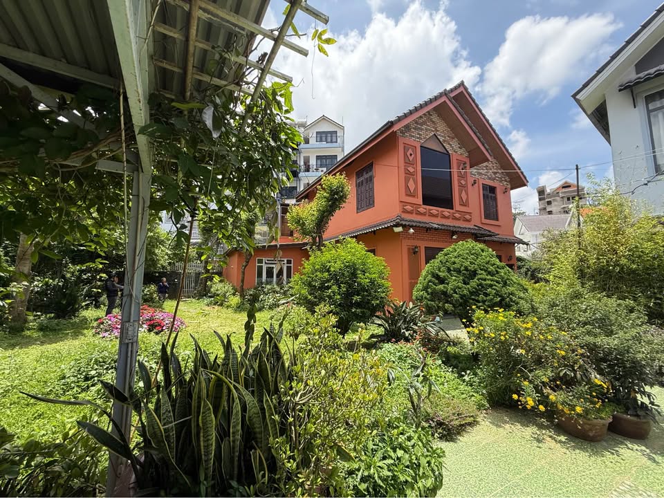 Bán gấp villa sân vườn đường Nguyễn Du, Đà Lạt 631m² - Không gian sống lý tưởng!