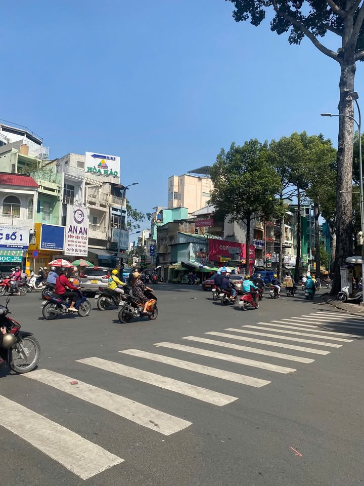 Nhà mặt tiền Ngô Gia Tự Quận 10 85m² giá 48 tỷ - Kinh doanh sầm uất!