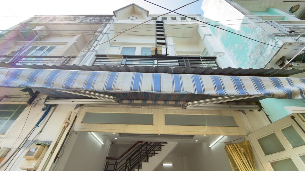 Nhà hẻm đường Tân Xuân 6, Hóc Môn 28m² giá 1.36 tỷ - Nhà đẹp, xe hơi vào tận nơi!