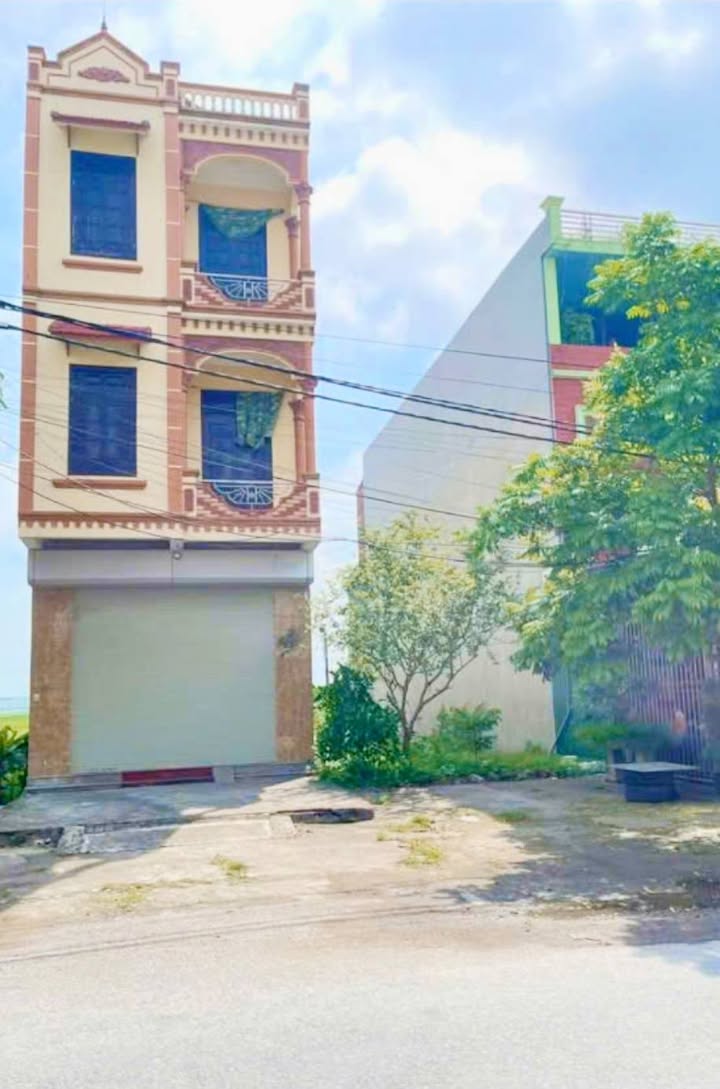 Nhà 3 tầng mặt đường Liên Xã Đông La, 100m² giá 4 tỷ - Đầu tư sinh lời ngay!