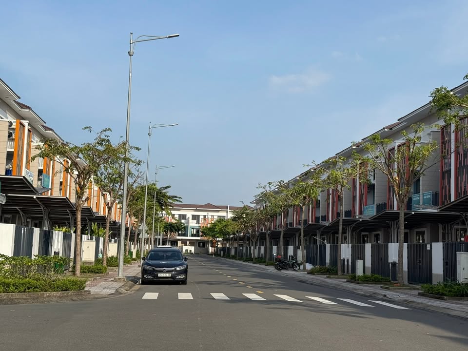 Căn hộ Sun Casa Central 4 phòng ngủ giá 16 triệu - Full nội thất cực đẹp!