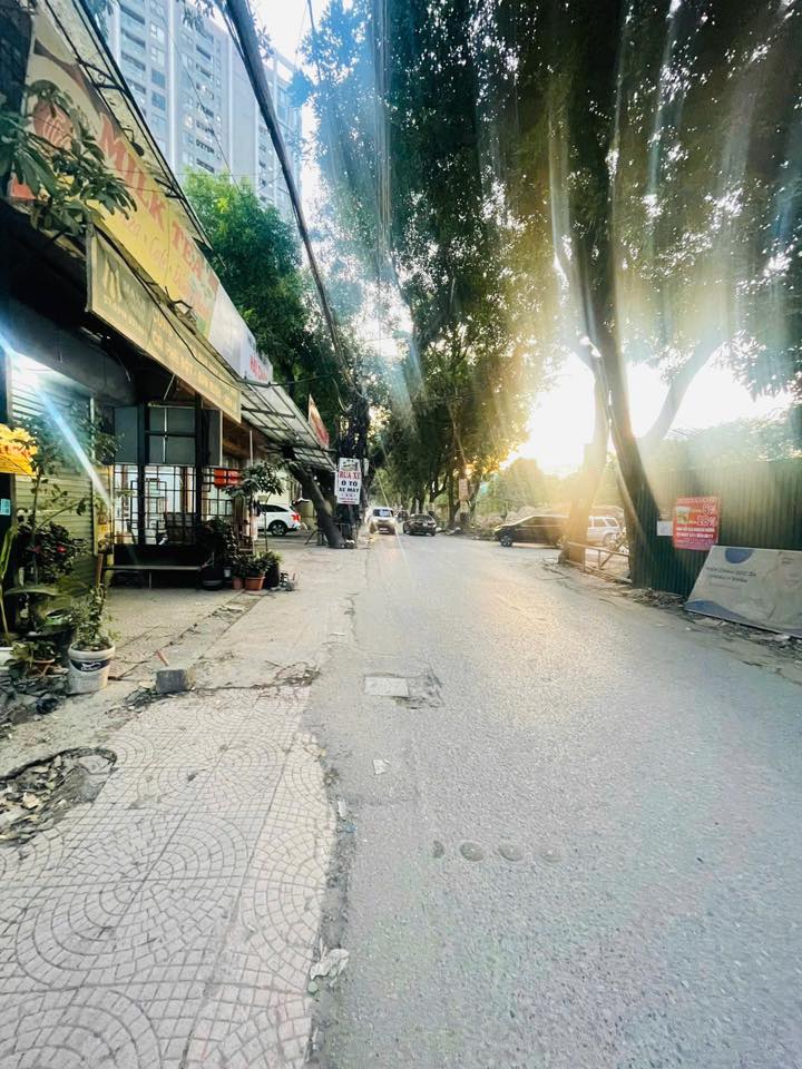 Cho thuê biệt thự Khuất Duy Tiến, Thanh Xuân 300m² giá thỏa thuận - Phù hợp cho mọi nhu cầu kinh doanh!