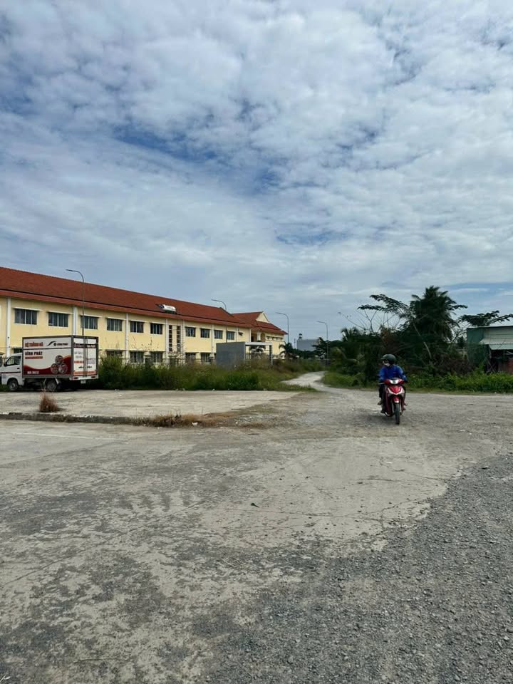 Đất thổ cư Đức Hòa 100m² giá chỉ 1.1 tỷ - Gần trường học, đường ô tô