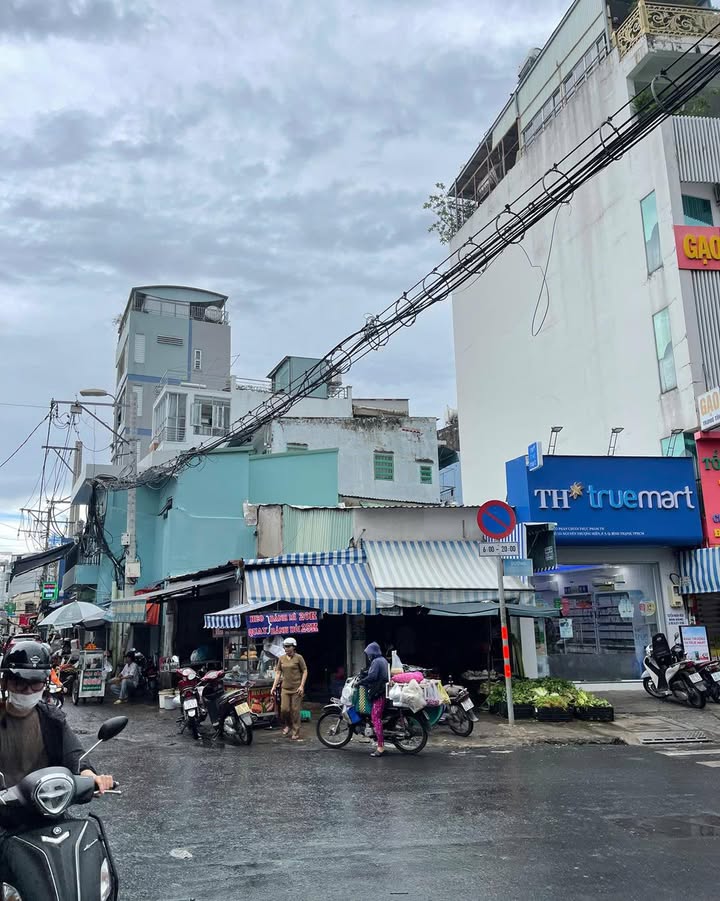 FrontHouse góc phố Hoàng Hoa Thám 80m² giá 28 tỷ - Dòng tiền ổn định 75 triệu/tháng!