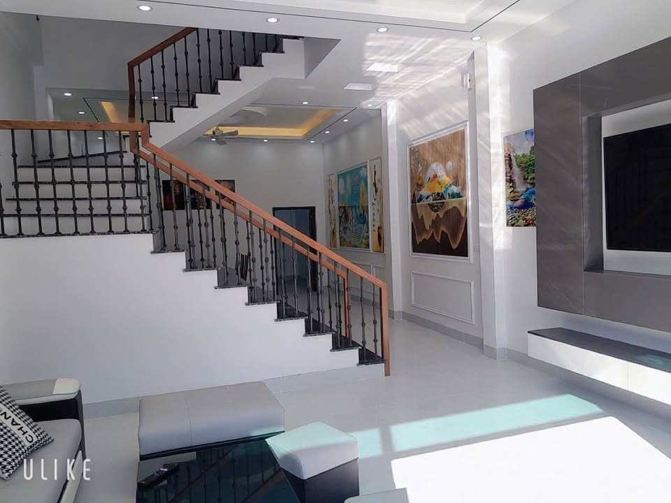 Nhà 3 tầng phố Chu Văn An, Ninh Bình 100m² giá 6 tỷ - Thiết kế hiện đại, ô tô vào tận nhà!