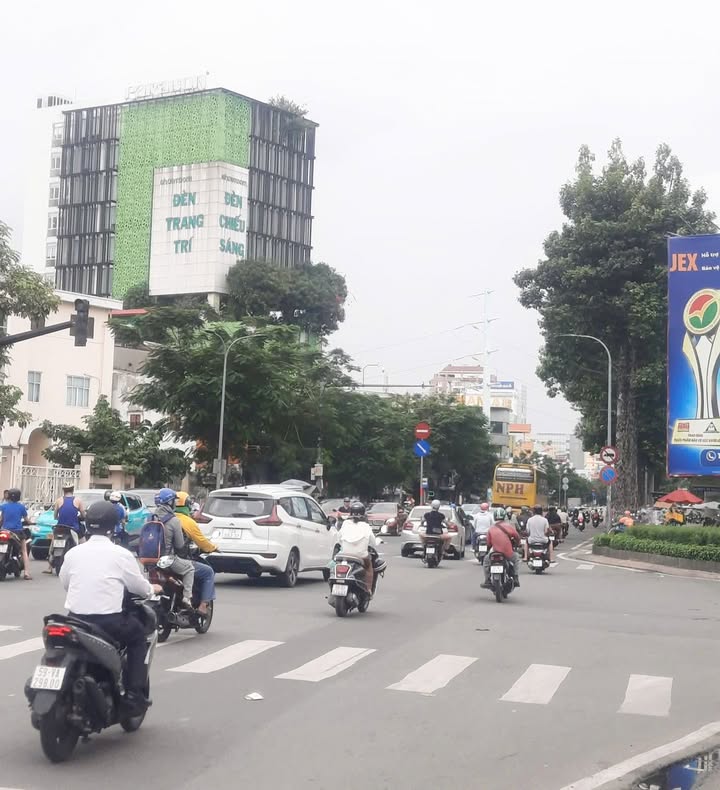 Bán gấp FrontHouse mặt tiền đường Lý Thường Kiệt, Hóc Môn 270m² giá 26.5 tỷ - Cơ hội đầu tư tuyệt vời!