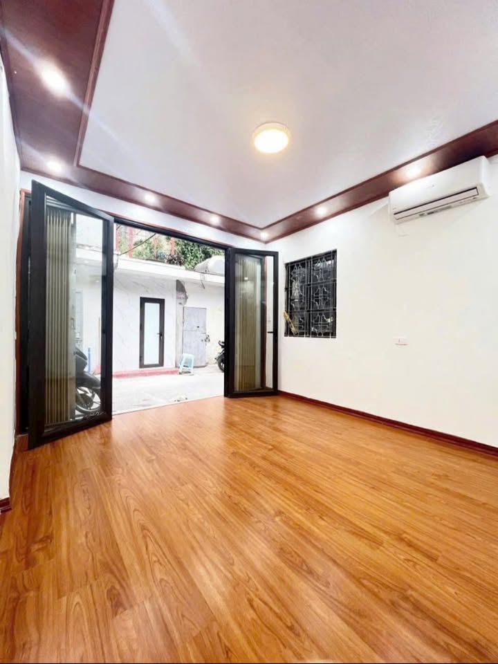 Nhà phố Ngọc Lâm, Long Biên 42m² giá 3.69 tỷ - Ô tô đỗ cửa, Kinh doanh tiện lợi!
