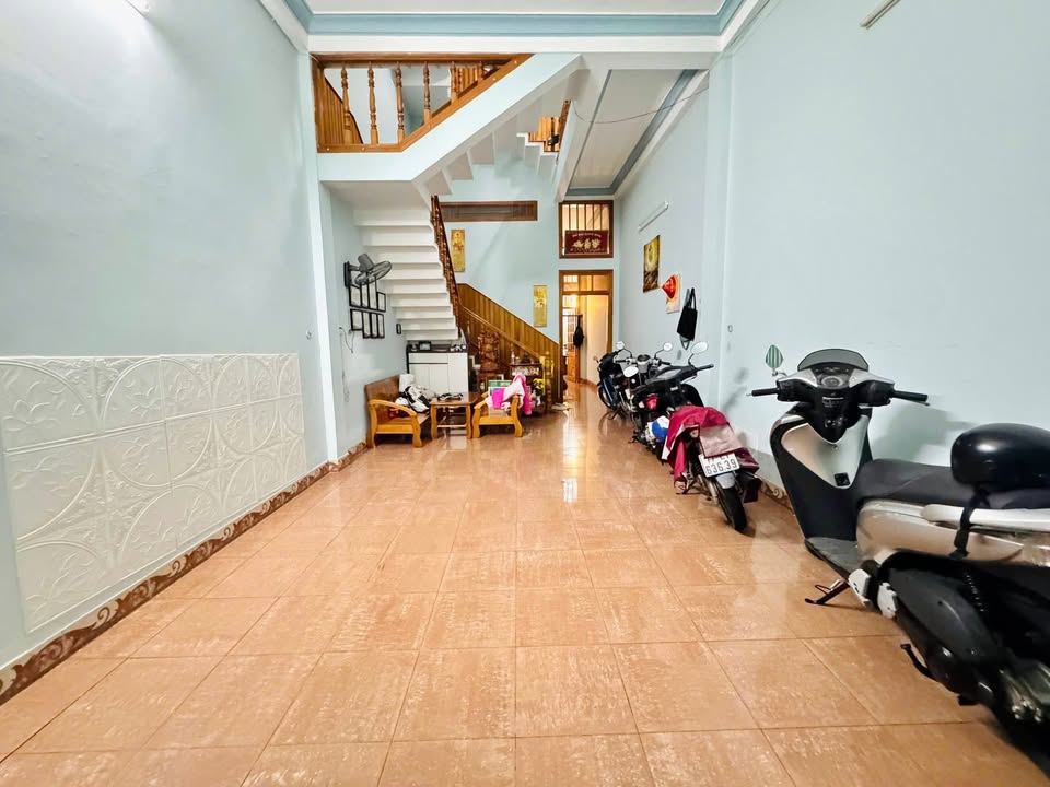 Nhà 3 tầng mặt tiền đường tại Quy Nhơn Nam 74m² giá 6 tỷ - Sổ đỏ chính chủ!