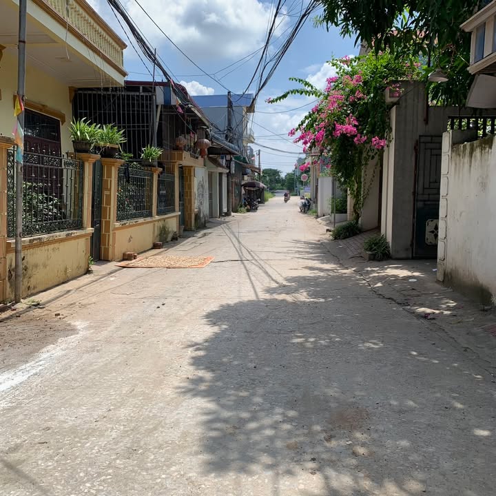 Đất nền lô góc Chúc Sơn 47m² giá 3 tỷ - Kinh doanh sầm uất!