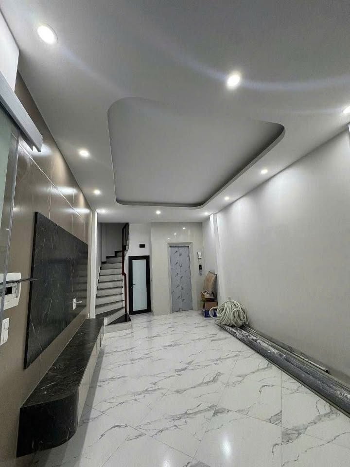 Nhà 5 tầng Vũ Ngọc Phan, Đống Đa, 33m² giá 8.3 tỷ - Thiết kế hiện đại, thông thoáng!