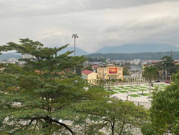 Nhà Nghỉ 5 tầng đường Nguyễn Huệ, phường Lào Cai 97m² giá 7.2 tỷ - Kinh doanh ổn định 45 triệu/tháng!