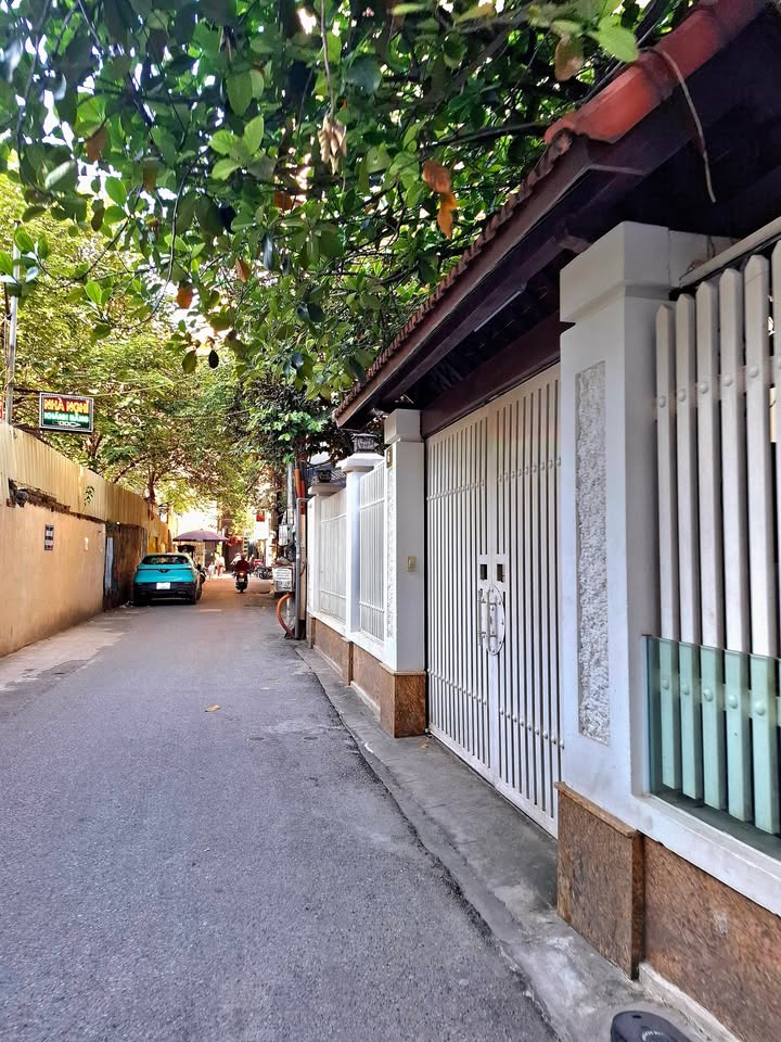 Nhà riêng Văn Cao Ba Đình 60m² giá 13.5 tỷ - Sổ đỏ nở hậu, không quy hoạch!