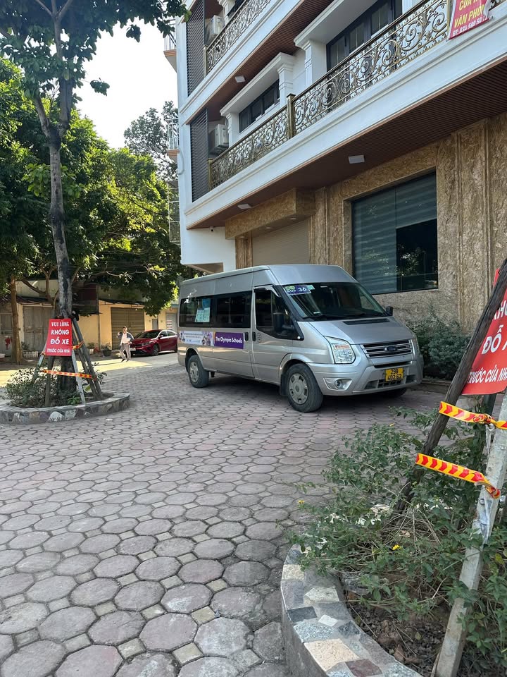 Cho thuê mặt bằng t1-2 200m² phố Phú Diễn - Vỉa hè rộng, kinh doanh thuận lợi!