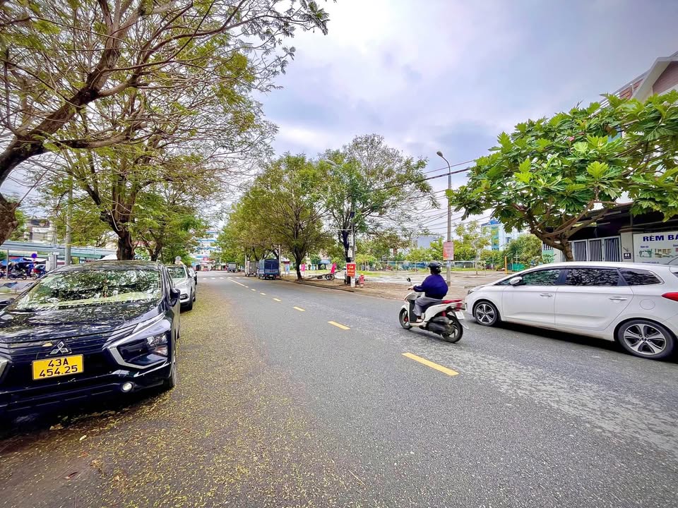 Nhà mặt tiền kinh doanh An Khê, Đà Nẵng 112,7m² giá 7,6 tỷ - Đối diện công viên, an ninh cao!