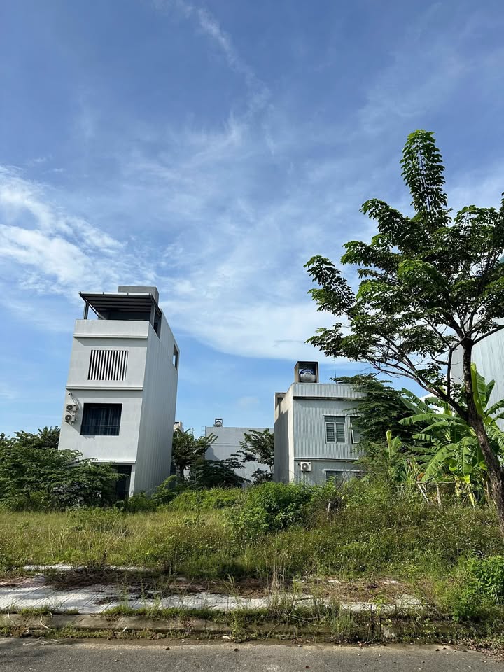 Đất nền Hòa Quý Đà Nẵng 100m² giá 5.9 tỷ - Vị trí đẹp, hướng Đông Bắc!