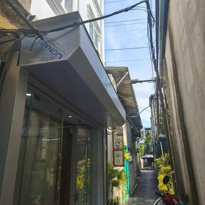 Nhà phố Hoàng Hoa Thám 49m² giá 11.5 tỷ - Vị trí đắc địa, an ninh tốt!