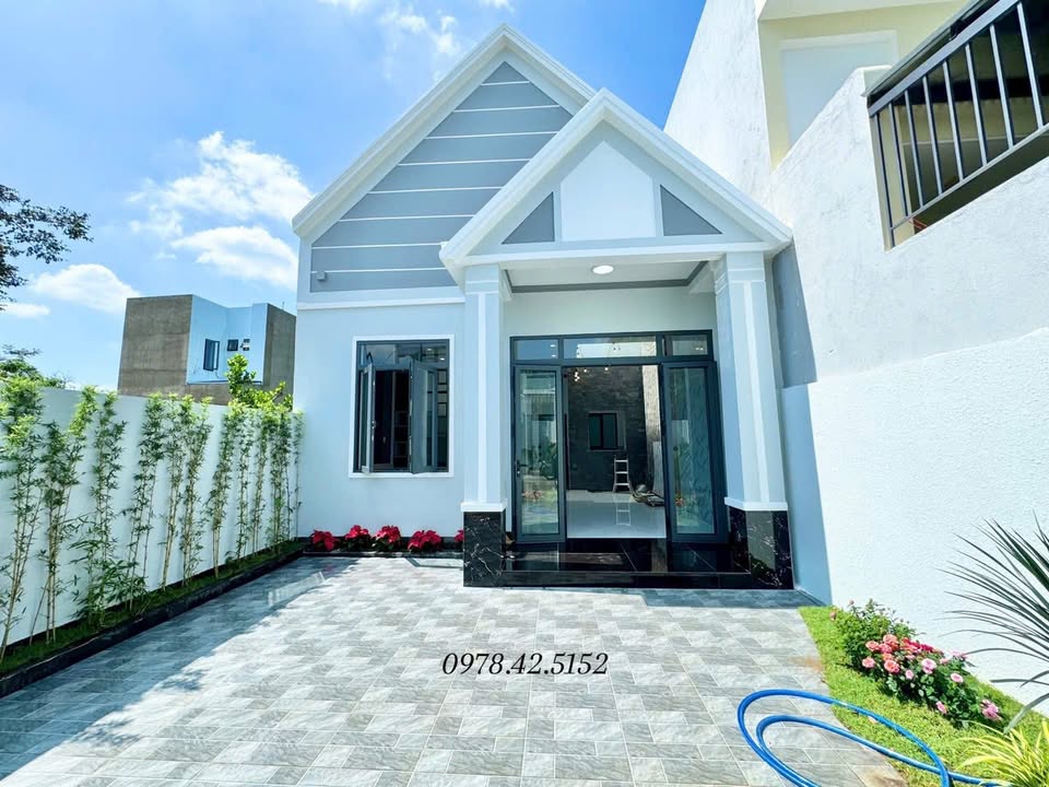 Nhà kiểu Thái mới tại phường Bình Lộc 107m² giá 1.55 tỷ - Sẵn sàng vào ở!