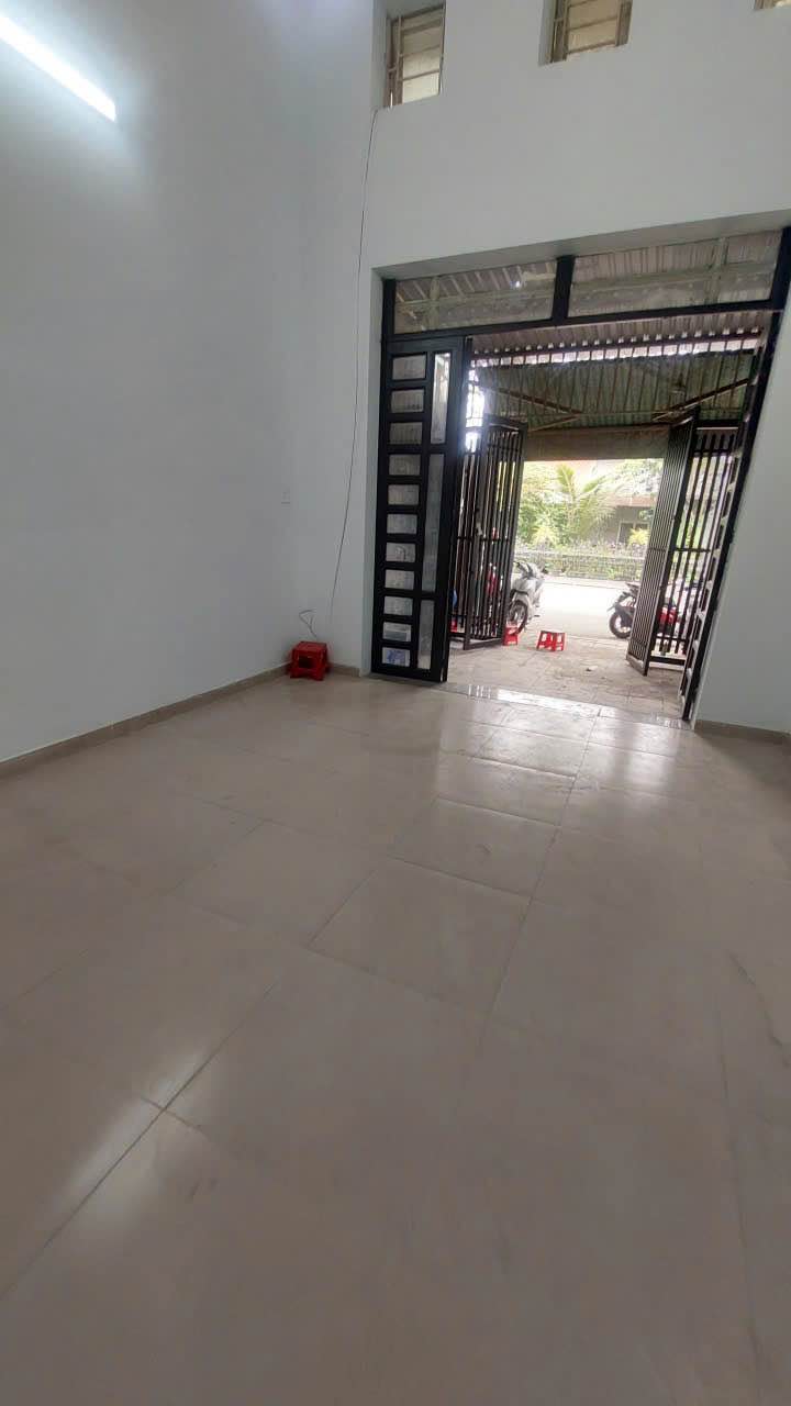 Nhà mặt tiền Nguyễn Thị Nhuần, Quận 12, 60m² giá 8 triệu - Kinh doanh thuận lợi!