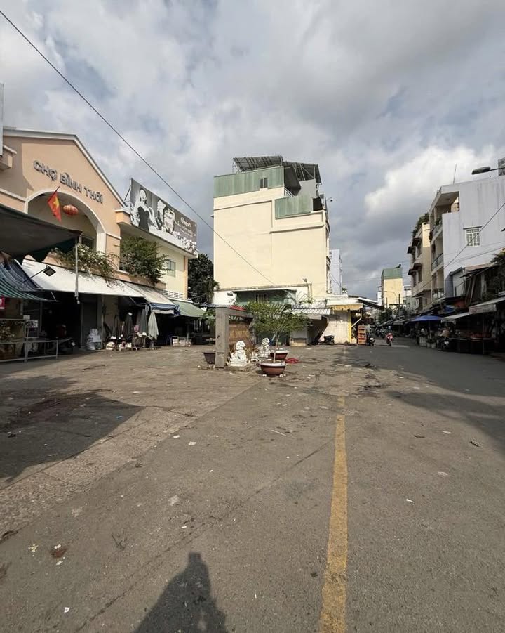Mặt tiền chợ Bình Thới, quận 11, 74m² giá 14.3 tỷ - Kinh doanh đỉnh cao!