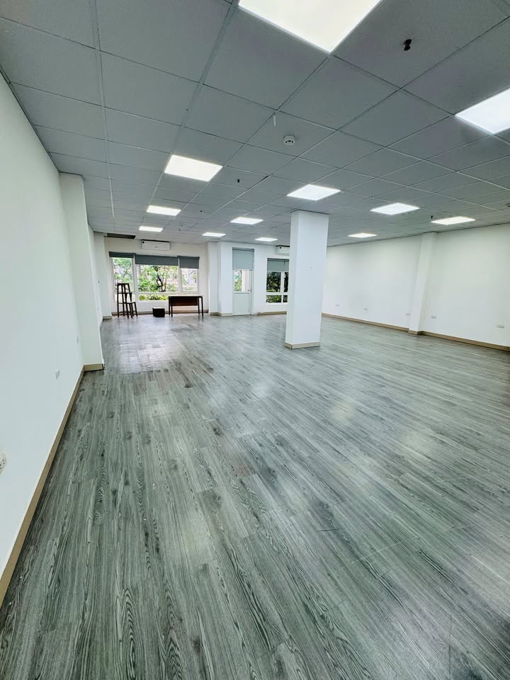 Văn phòng cho thuê đường Quan Hoa, Cầu Giấy 120m² - Phù hợp nhiều mô hình kinh doanh!